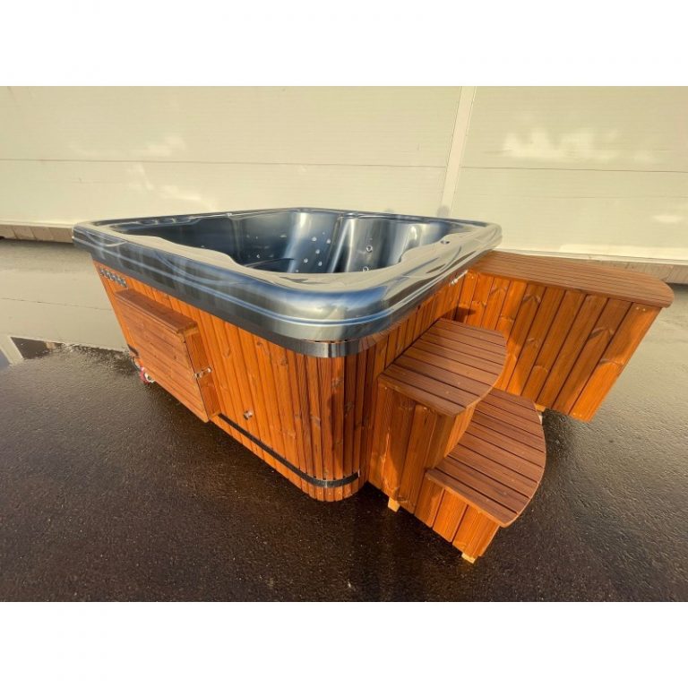 Quadrat-Hot-Tub-1.jpg